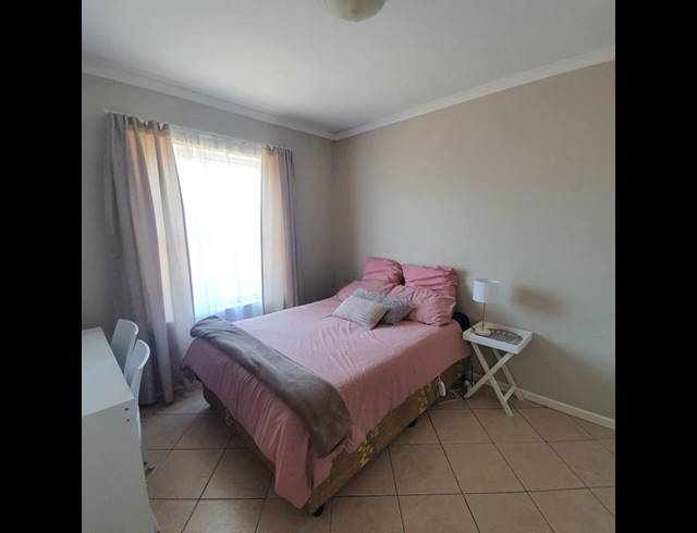 2 BEDROOM PROPERTY TO RENT IN OATLANDS